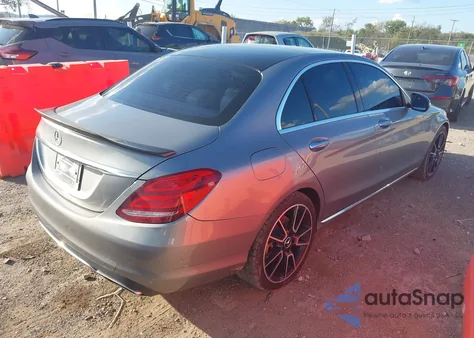 2015 Mercedes-Benz C 300 4Matic из США, поврежденный, VIN 55SWF4KB3FU040306